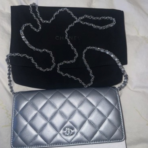 BNWB CHANEL classic wallet on chain WOC silver/pale blue leather iridescent - Picture 5 of 11
